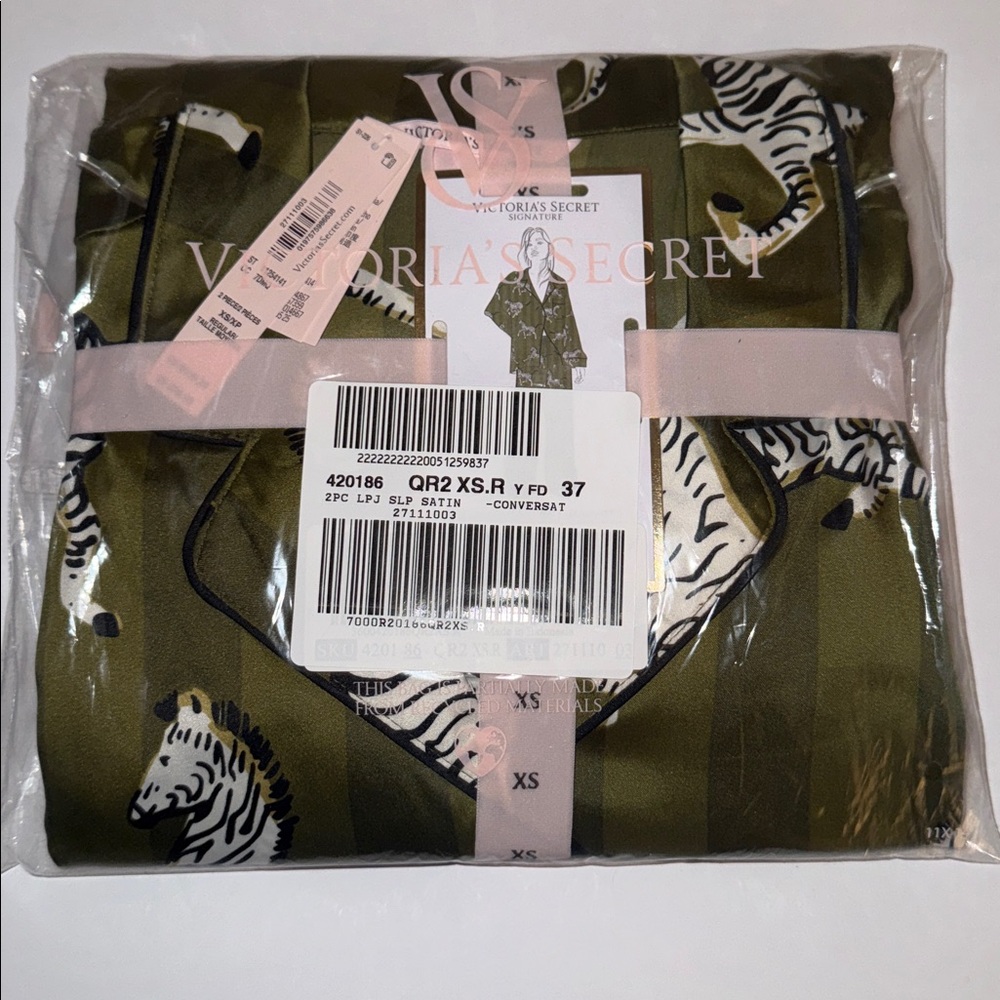 New Victoria's Secret Glazed Satin Pajama Set Green Chameleon Dancing Zebra XS